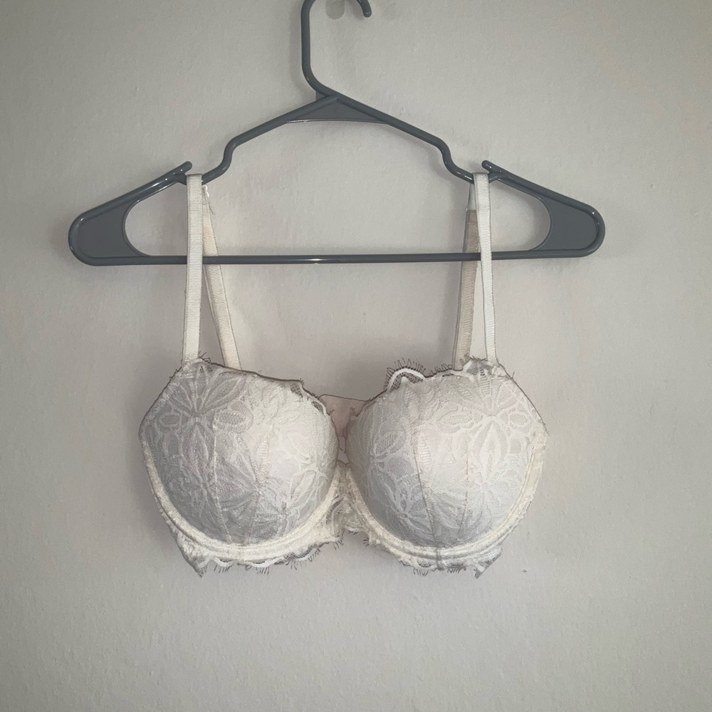 Victoria’s Secret Pink White Lace Light Push up bra